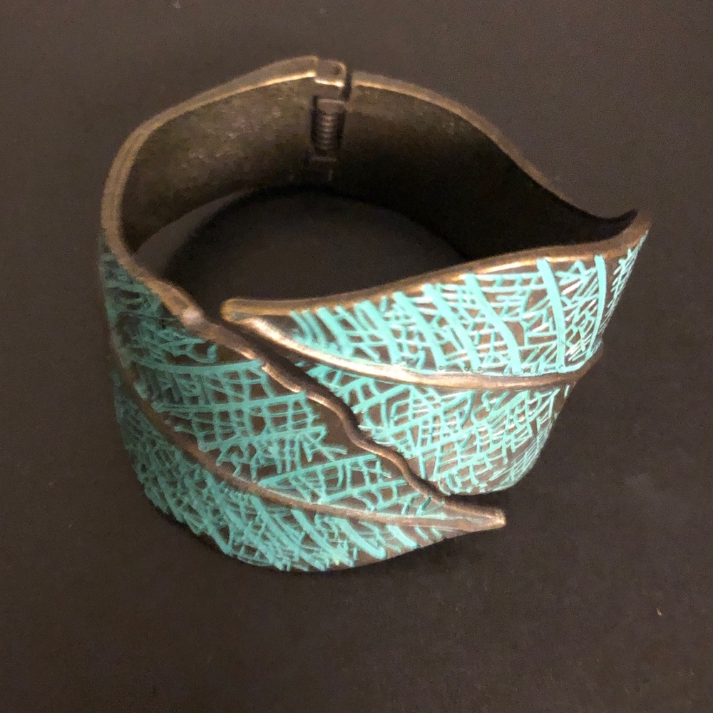 Host Pick x2! 🤩Statement Cuff with turquoise leaf detail - Picture 2 of 2